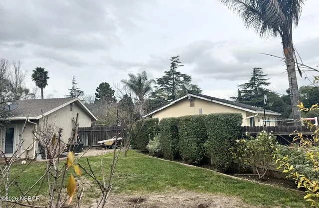 a view of a house with backyard and sitting area