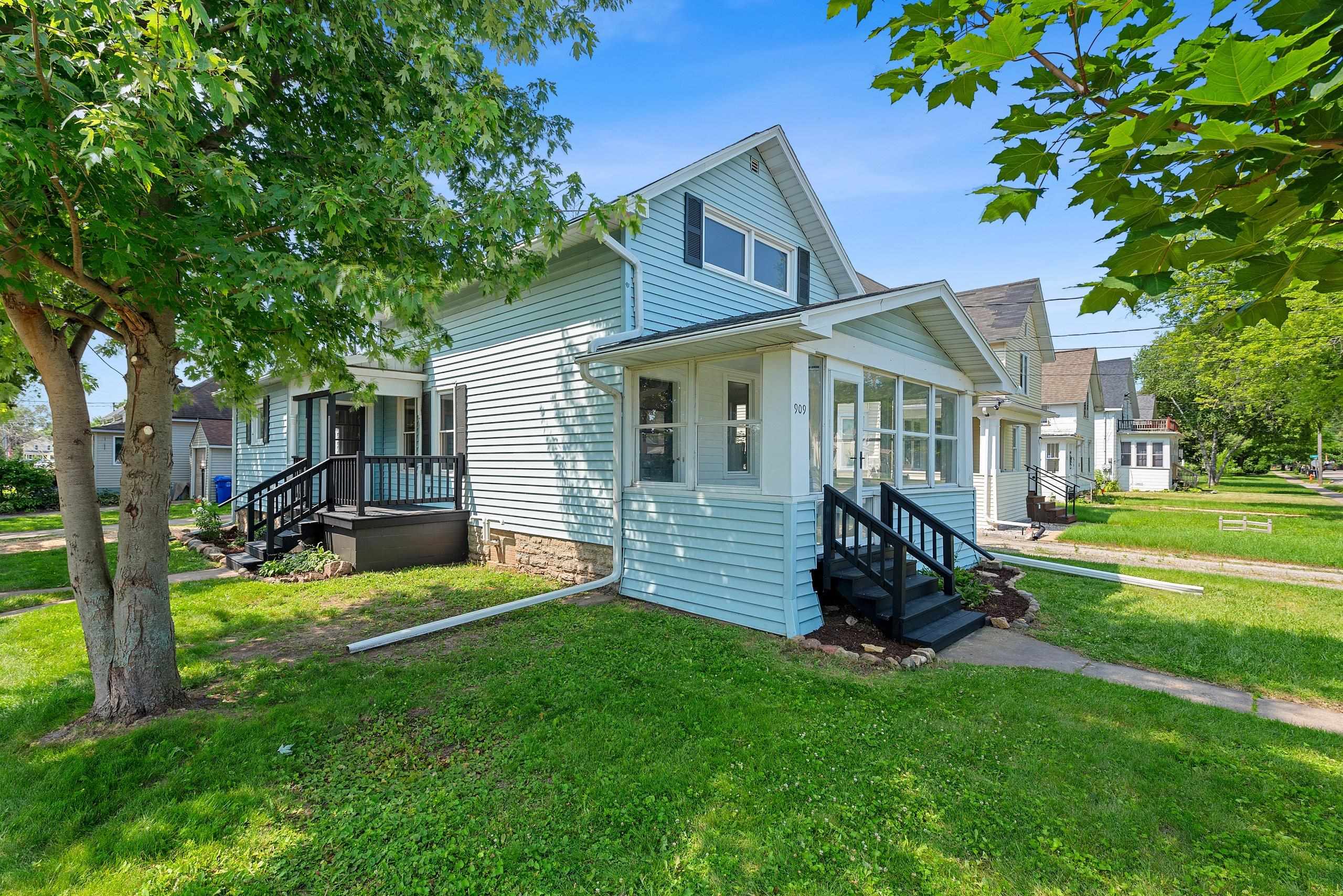 909 West Lawrence Street Appleton, WI 54914 - Photo 1 of 1 Gallery Image 1