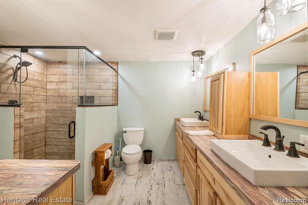 4694 Herd Road Metamora, MI 48455 - Photo 17 of 59 Master bath