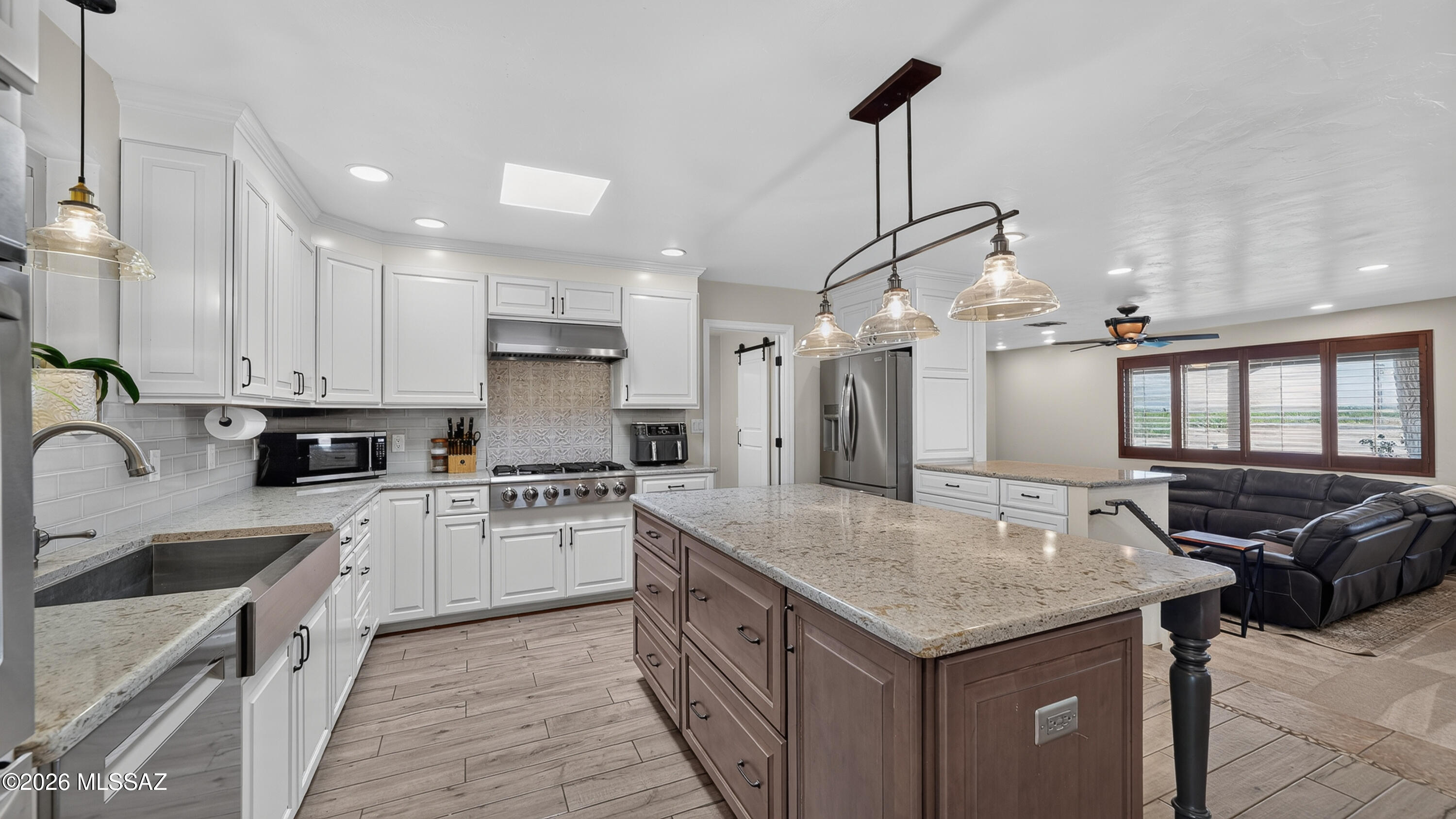 194 Taylor Road Willcox, AZ 85643 - Photo 15 of 54 Kitchen - Solid wood cabinetry with upgraded soft-close hardware, Cambria Quartz Countertops, Can and Pendent Lighting