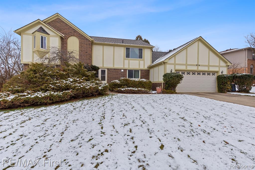 854 Stanford Circle Rochester Hills, MI 48309 - Photo 1 of 45