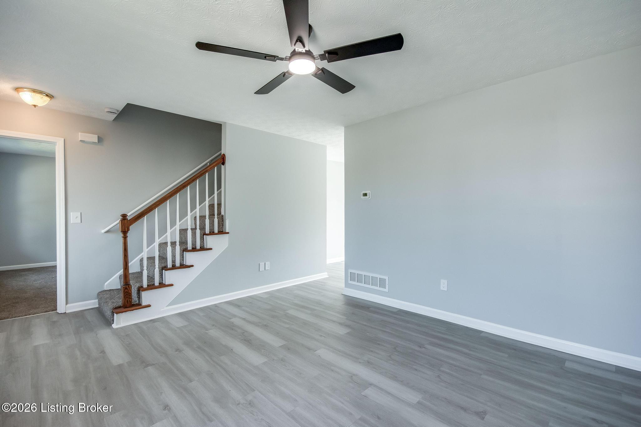9727 Brooks Bend Road Louisville, KY 40258 - Photo 9 of 43 Living Room
