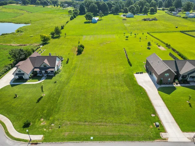 a view of a water fountain