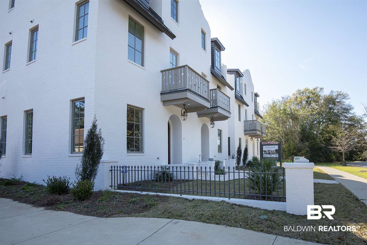 72 Fairhope Avenue, Unit 5 Fairhope, AL 36532 - Photo 3 of 8