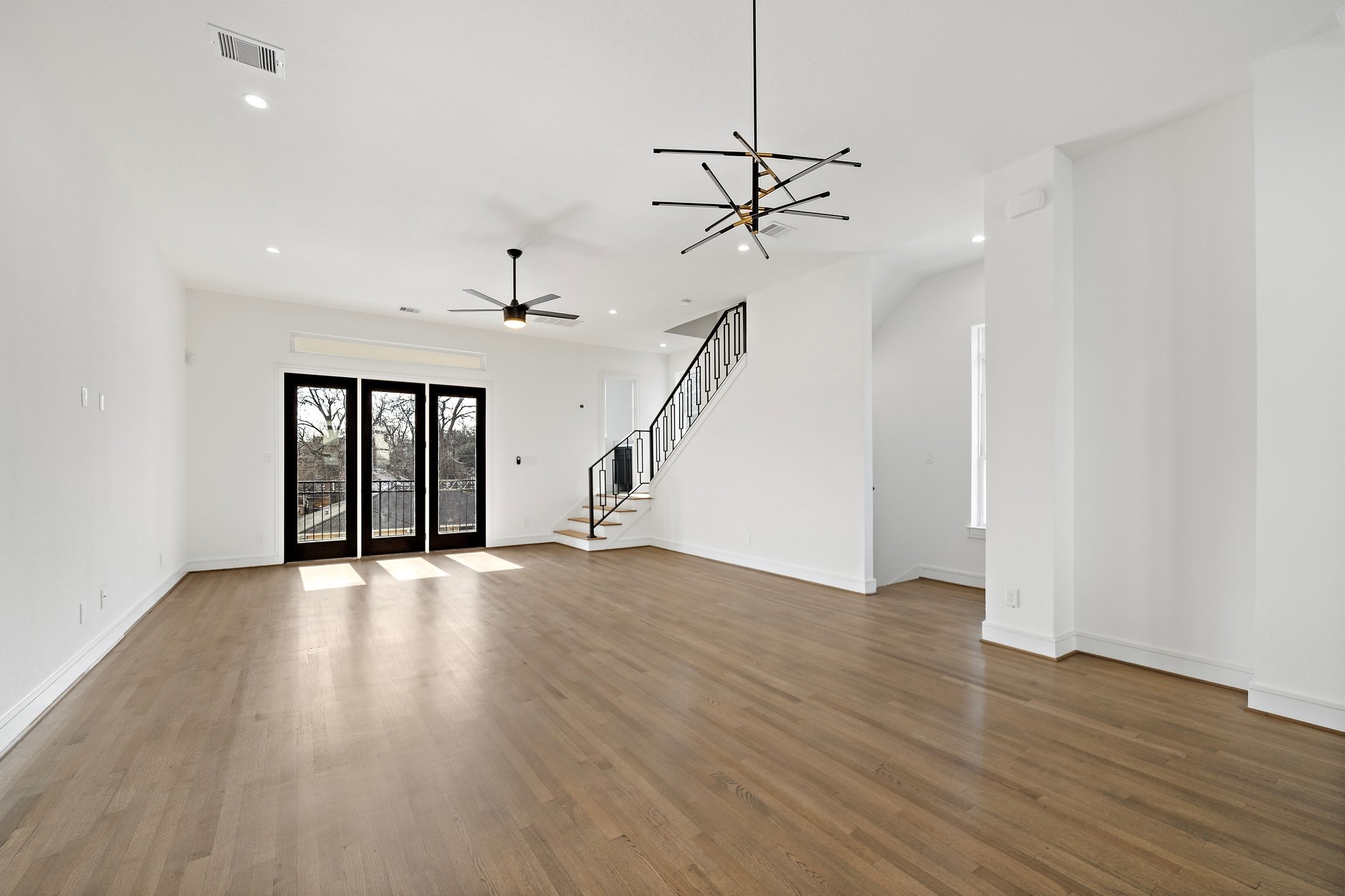 1005 East 28th Street Houston, TX 77009 - Photo 11 of 35 a view of an empty room with wooden floor ceiling fan