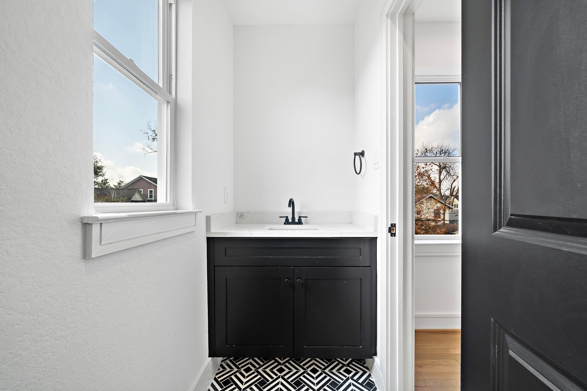 1005 East 28th Street Houston, TX 77009 - Photo 16 of 35 a bathroom with a sink and a mirror