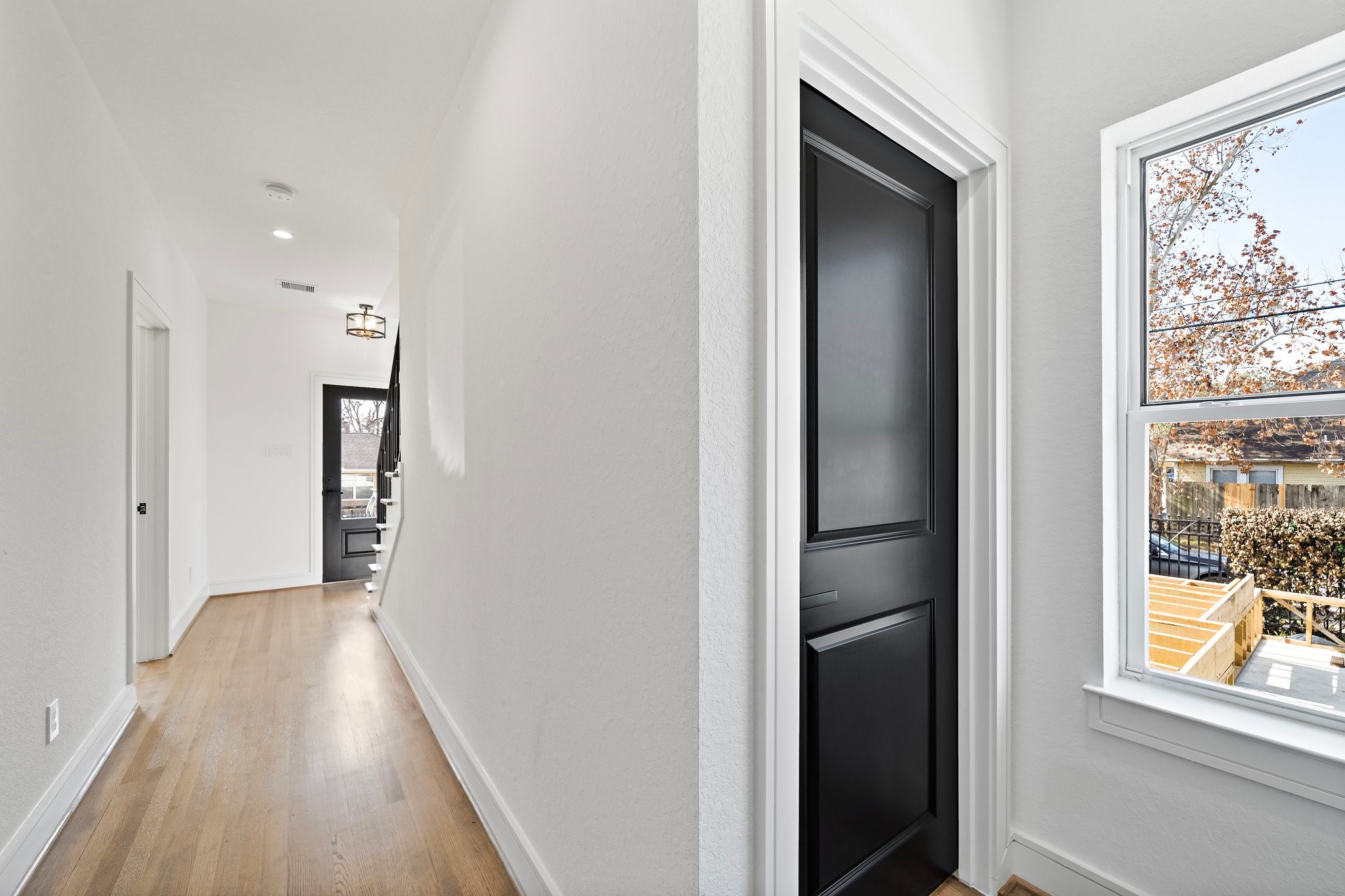 1005 East 28th Street Houston, TX 77009 - Photo 2 of 35 a view of hallway with wooden floor
