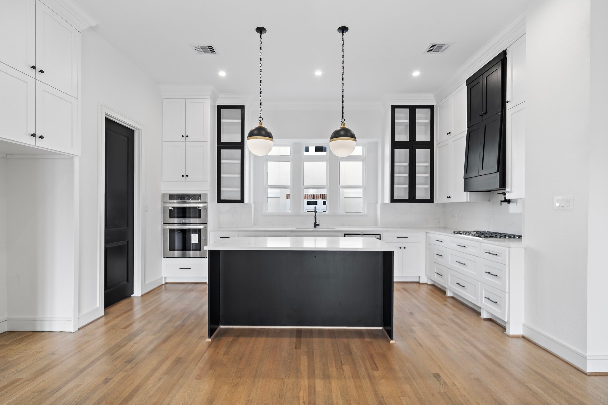 1005 East 28th Street Houston, TX 77009 - Photo 3 of 35 a large kitchen with stainless steel appliances a large stove sink and cabinets