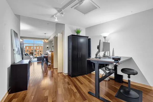 $3,650 | 106 West Seeboth Street, Unit 407, Milwaukee, WI 53204