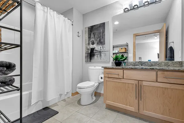 $3,650 | 106 West Seeboth Street, Unit 407, Milwaukee, WI 53204