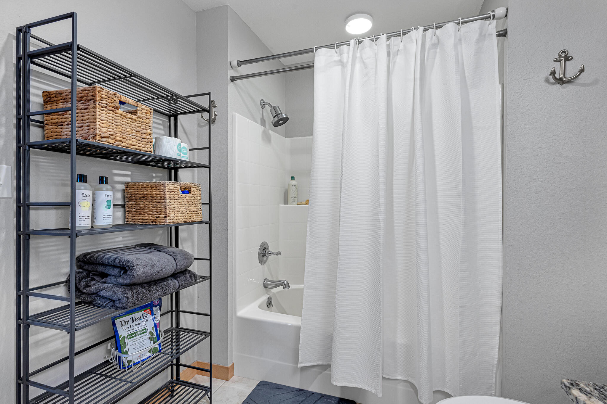 106 West Seeboth Street, Unit 407 Milwaukee, WI 53204 - Photo 16 of 42 Bathroom
