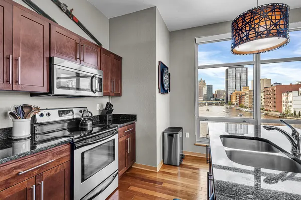 $3,650 | 106 West Seeboth Street, Unit 407, Milwaukee, WI 53204