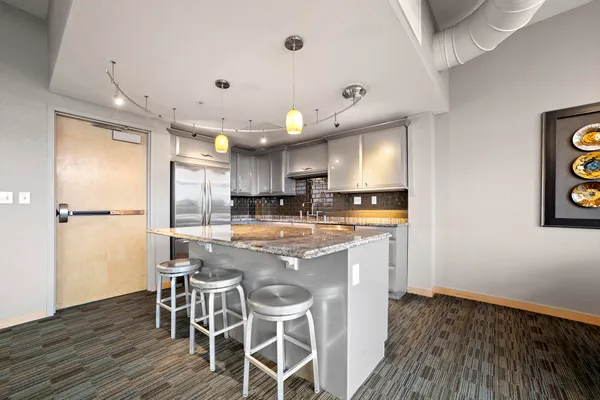 $3,650 | 106 West Seeboth Street, Unit 407, Milwaukee, WI 53204