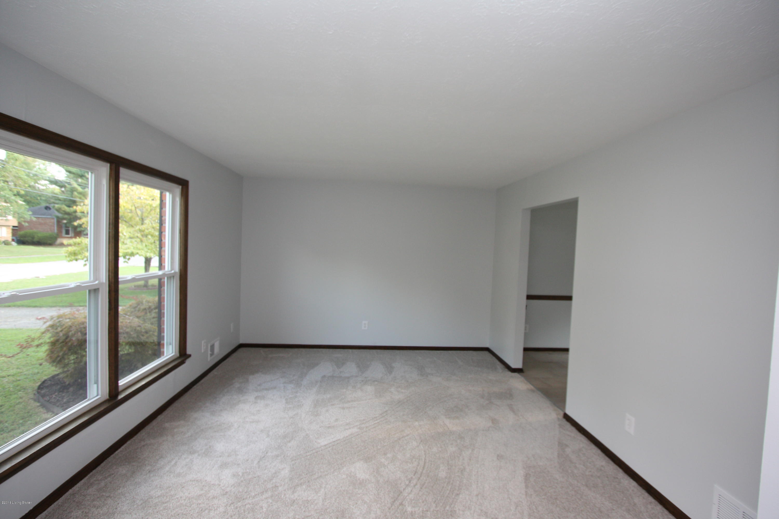3712 Longview Road Jeffersontown, KY 40299 - Photo 6 of 35 Living room opens to the kitchen