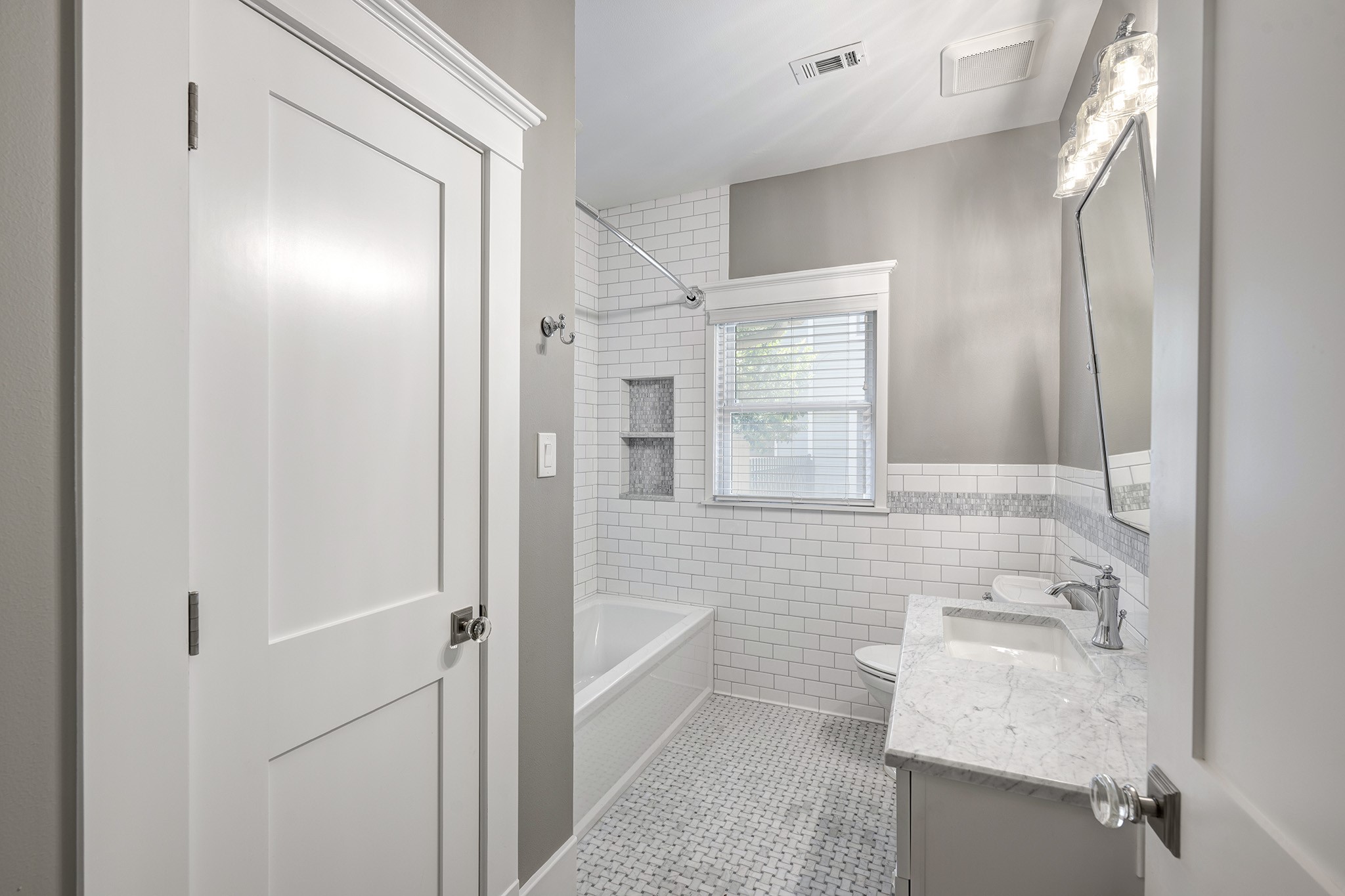 1314 Harvard Street Houston, TX 77008 - Photo 19 of 36 a bathroom with a sink a toilet and shower