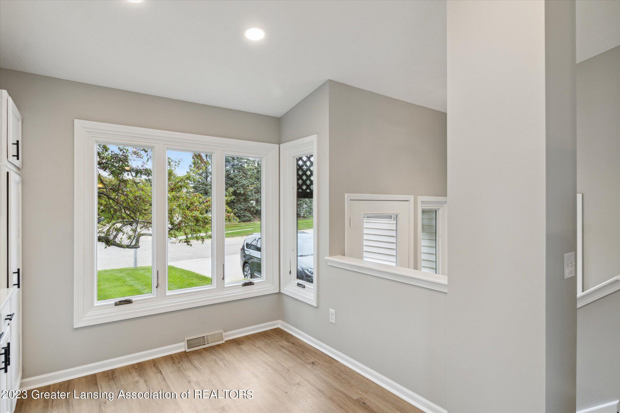 6727 Spring Tree Lane, Unit 117 Lansing, MI 48917 - Photo 8 of 36 07-6727-Spring-Tree-Ln-Lansing-MI-48917-