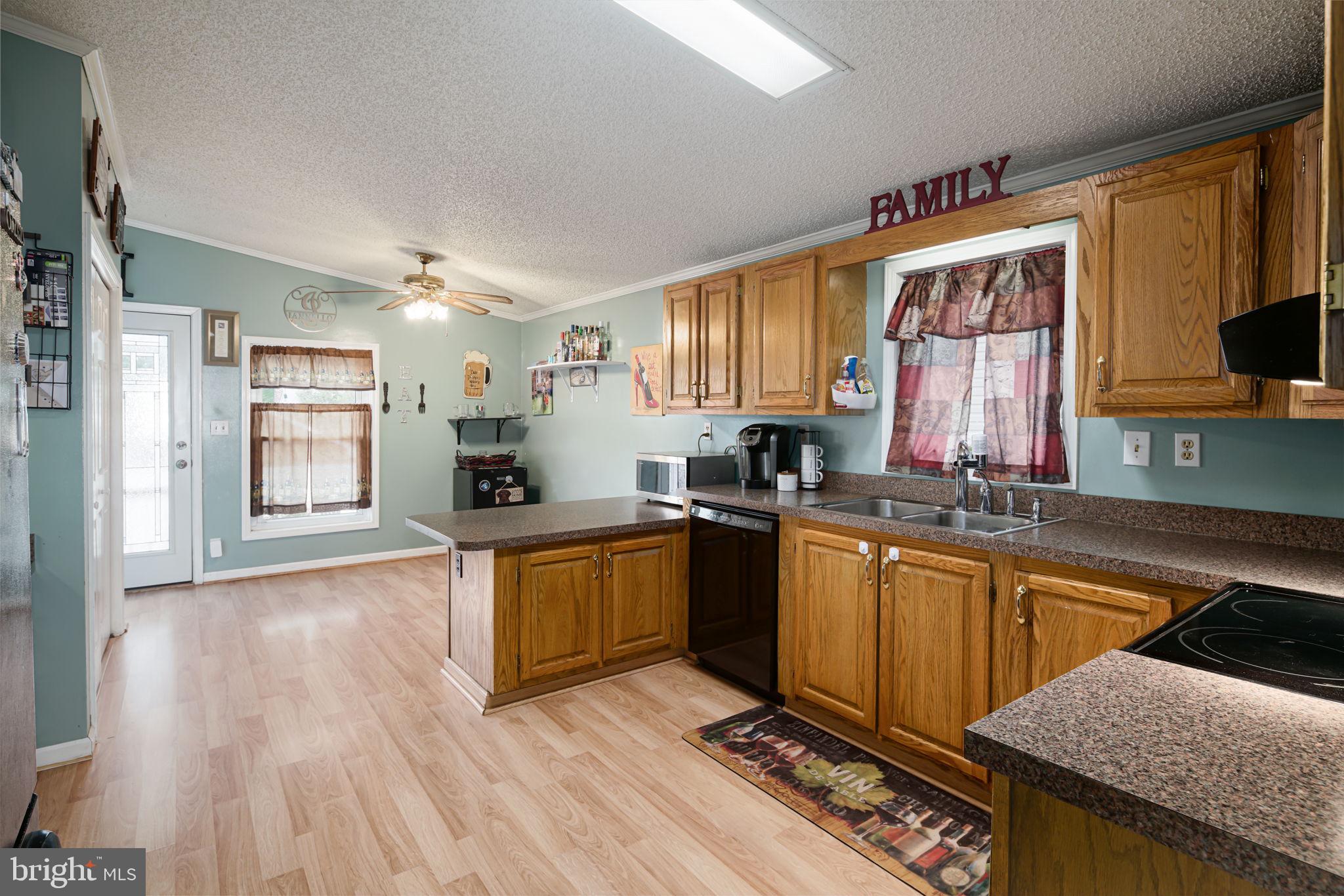 1009 Crystle Road Aston, PA 19014 - Photo 14 of 37