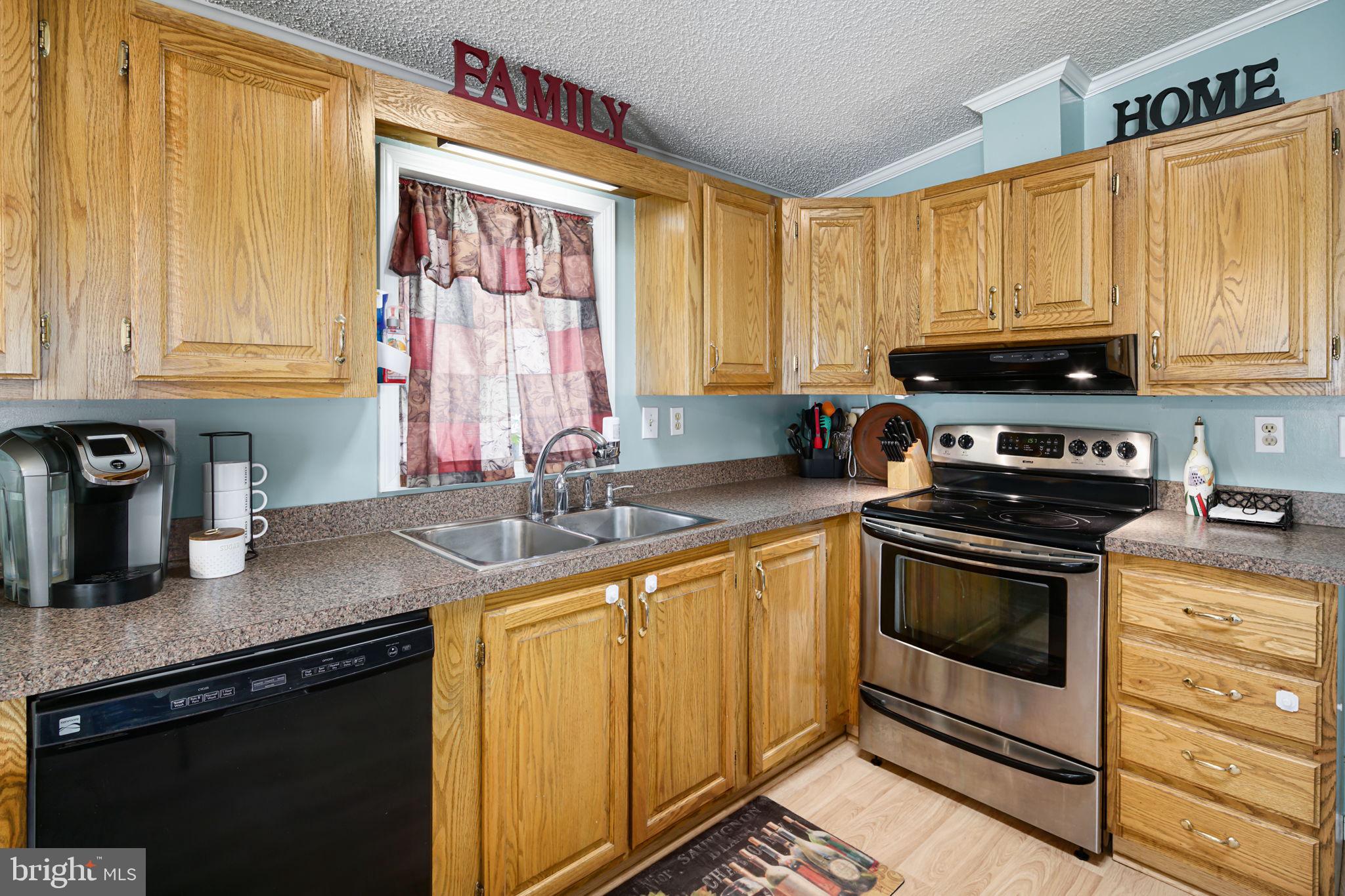 1009 Crystle Road Aston, PA 19014 - Photo 17 of 37