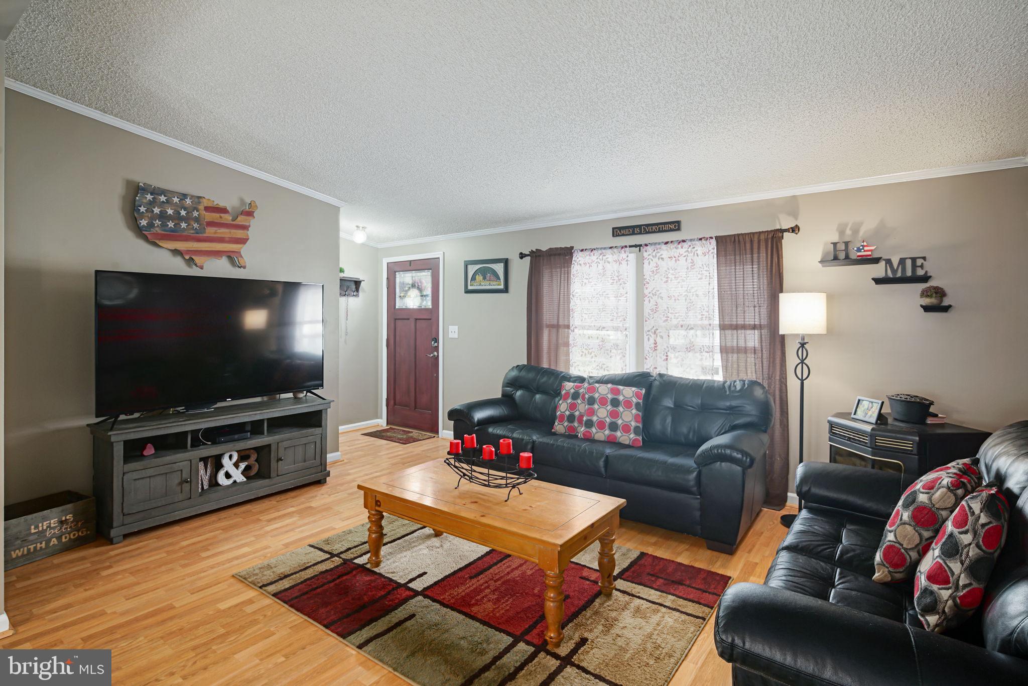 1009 Crystle Road Aston, PA 19014 - Photo 6 of 37