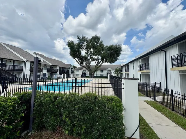 $1,325 | 305 West Grant Street, Unit B16, Plant City, FL 33563