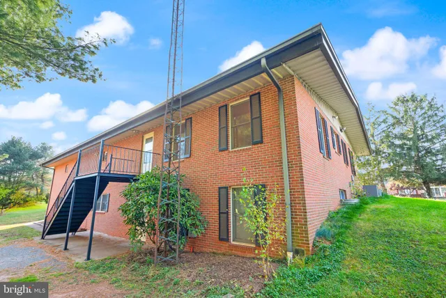 $2,200 | 318 Evergreen Mills Road, Leesburg, VA 20175