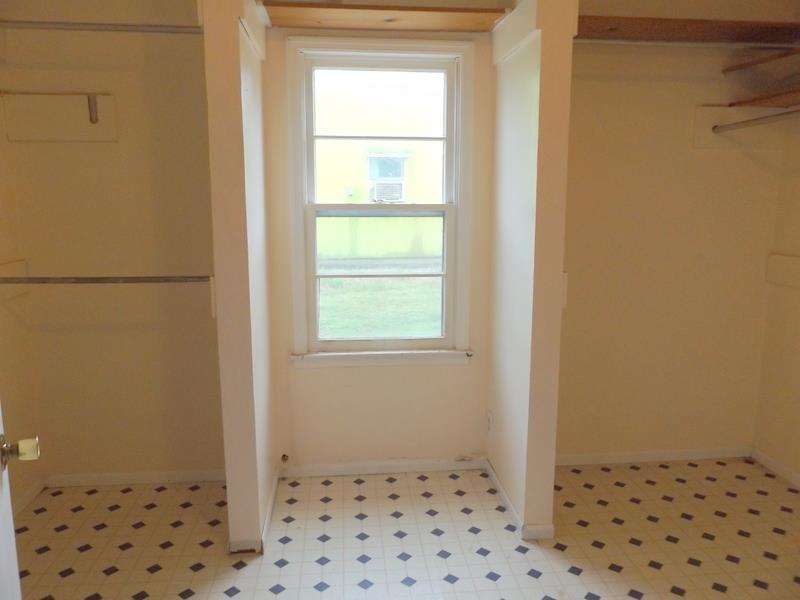 5560 Murfreesboro Road Lebanon, TN 37090 - Photo 7 of 20 a bathroom with a shower