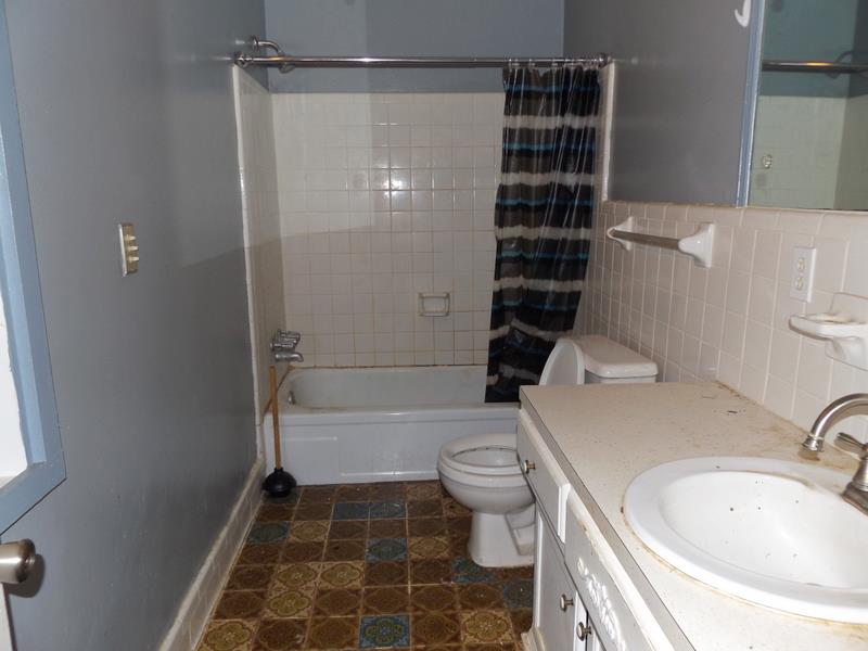 5560 Murfreesboro Road Lebanon, TN 37090 - Photo 8 of 20 a bathroom with a sink toilet and shower