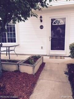 22247 Atlantic Pointe, Unit 115 Farmington Hills, MI 48336 - Photo 2 of 7