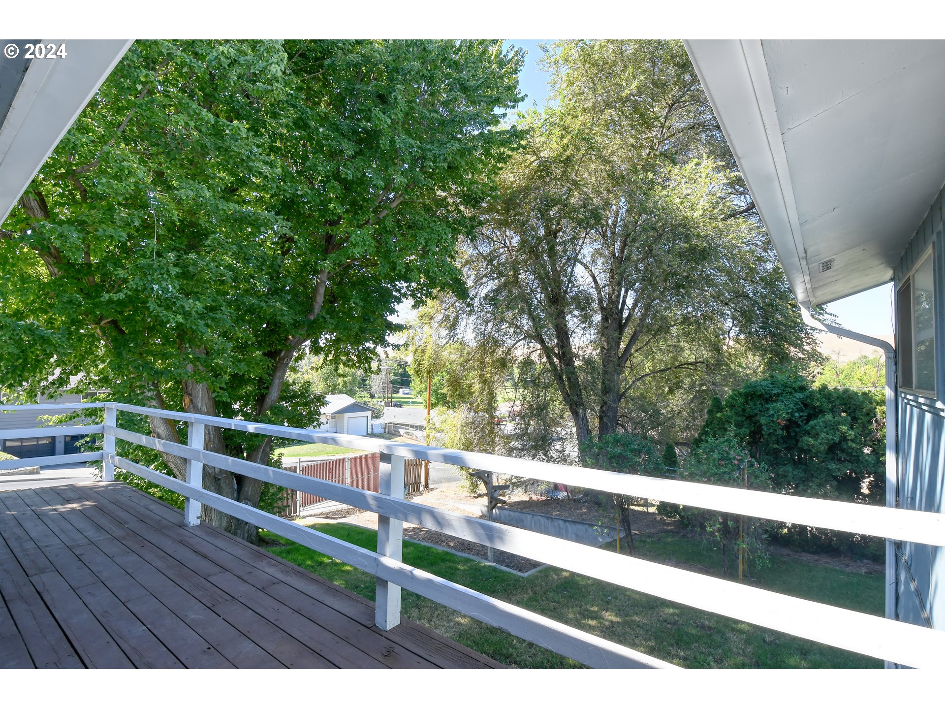 3239 Southwest Isaac Avenue Pendleton, OR 97801 - Photo 36 of 42 a view of a balcony with yard