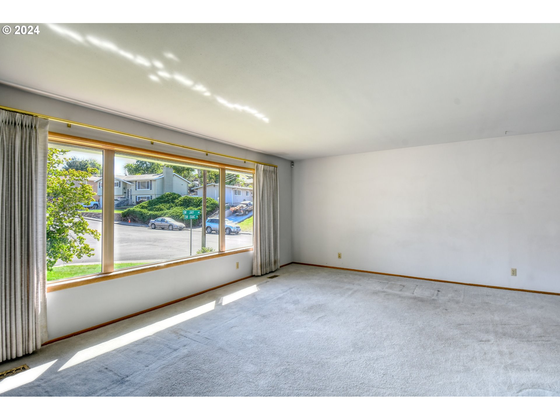 3239 Southwest Isaac Avenue Pendleton, OR 97801 - Photo 5 of 42 a view of a big room with wooden floor and windows
