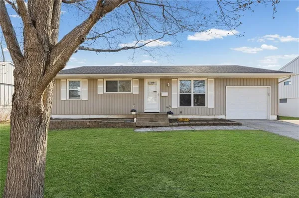 829 North Choctaw Avenue, Independence, MO 64056