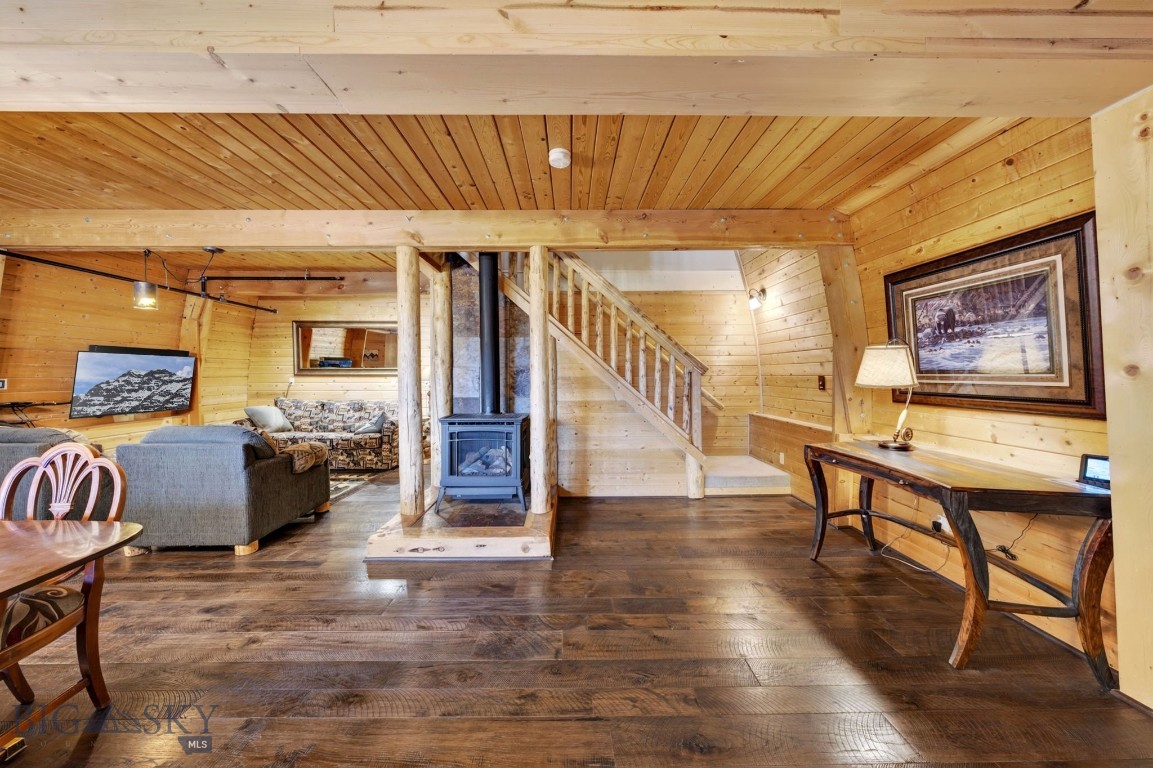 244 Mule Deer Road West Yellowstone, MT 59758 - Photo 14 of 49 Gallery Image 14