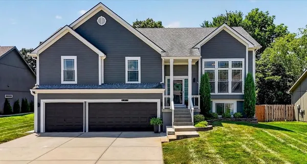 $440,000 | 207 Carriage Court, Smithville, MO 64089