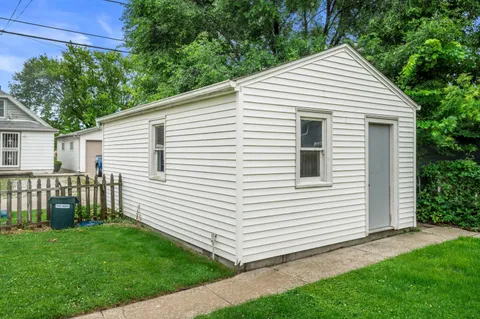 $279,900 | 3684 South 33rd Street, Greenfield, WI 53221