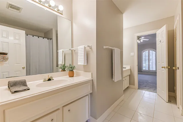 a en suite bathroom with a sink and a mirror