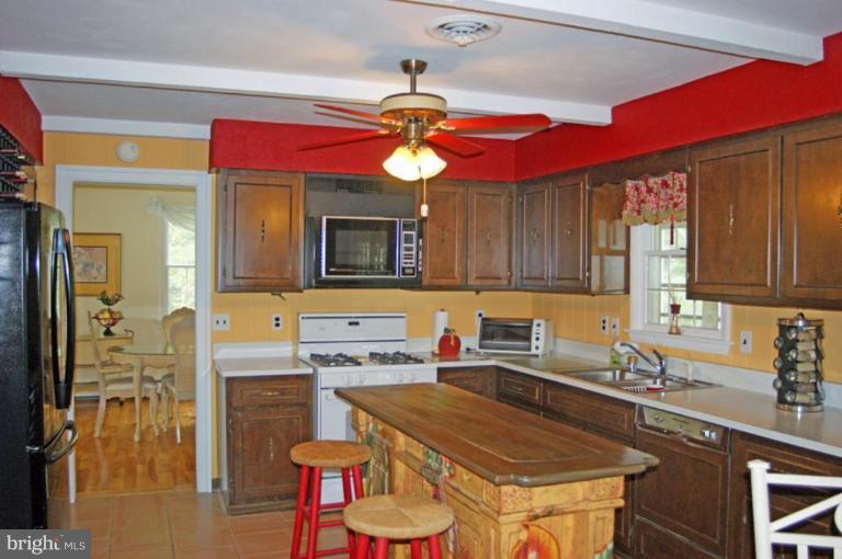 6152 Ebenezer Road Middle River, MD 21220 - Photo 4 of 12 Kitchen
