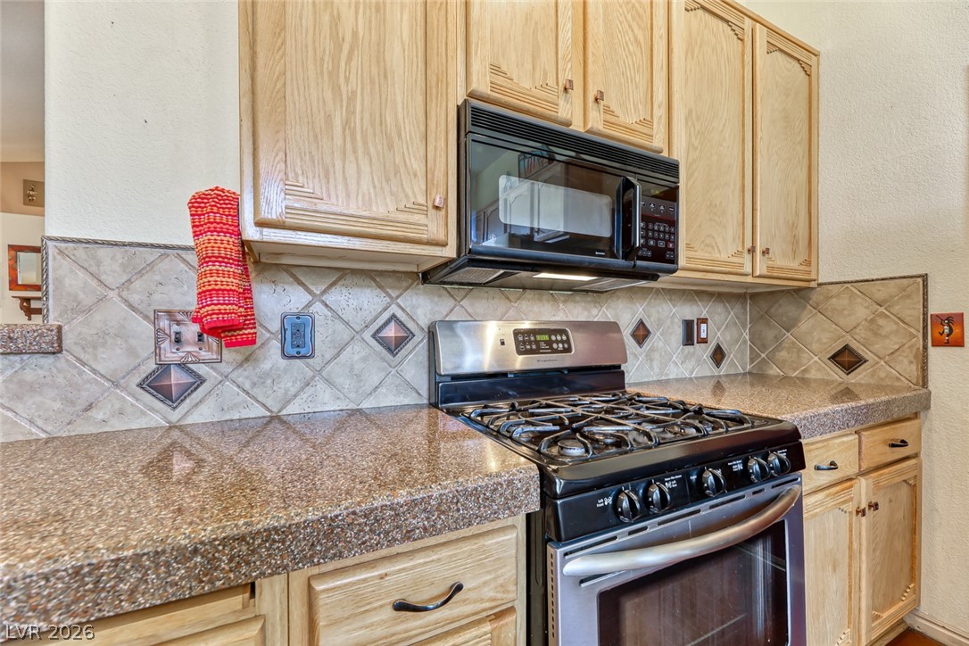2001 Appaloosa Road Henderson, NV 89002 - Photo 21 of 44 This functional kitchen provides a gas range and built-in microwave for culinary endeavors.