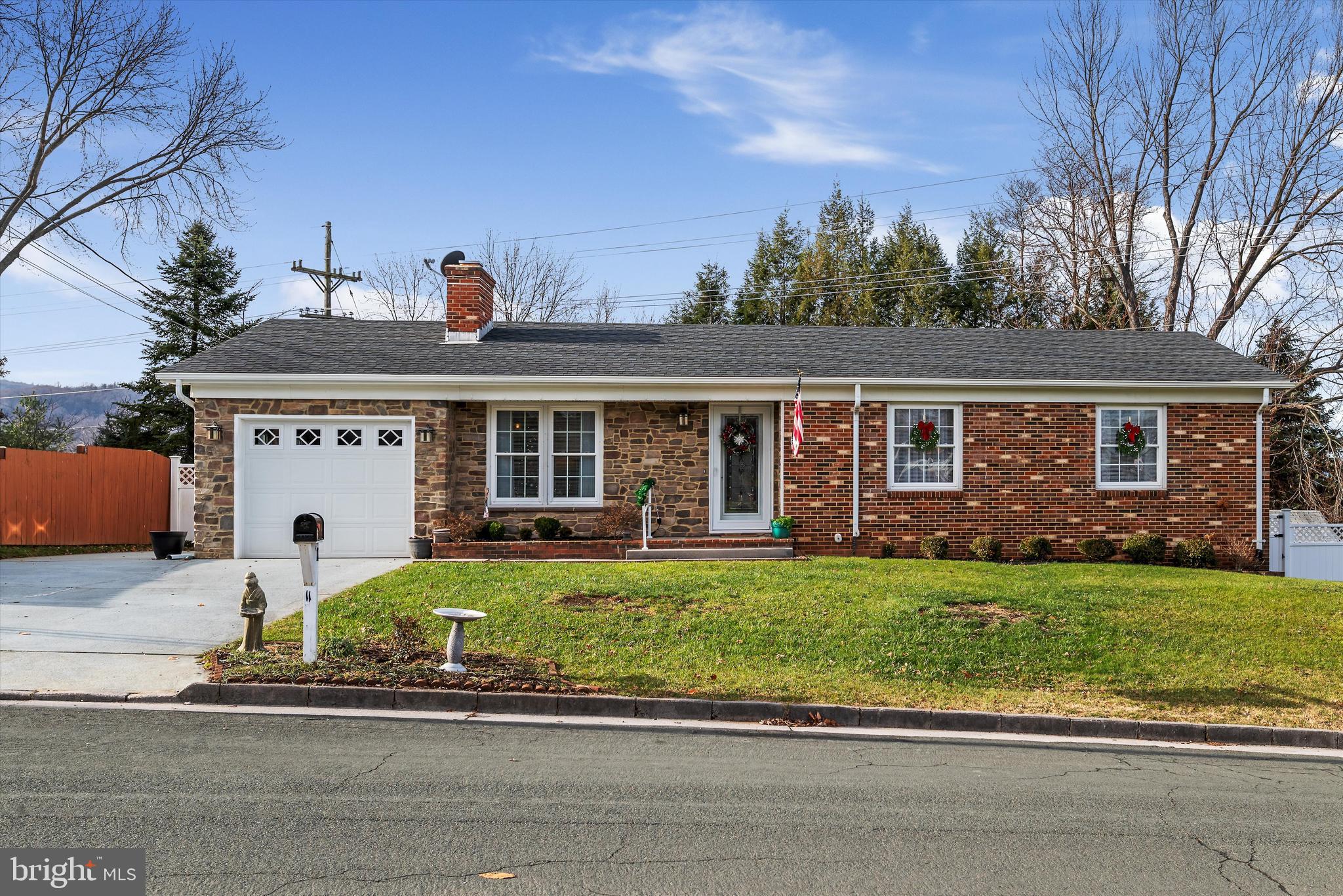 11 Richmond Road Front Royal, VA 22630 - Photo 2 of 34 Gallery Image 2