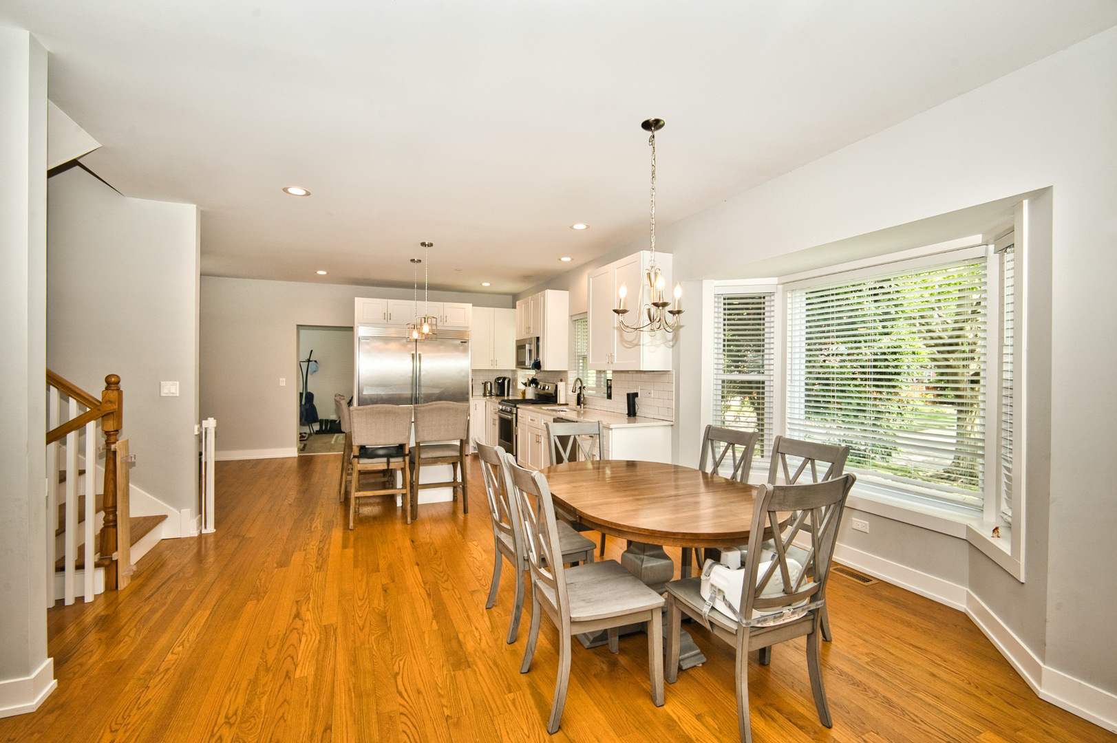 643 Oriole Avenue Park Ridge, IL 60068 - Photo 14 of 31 a dining room with furniture and wooden floor