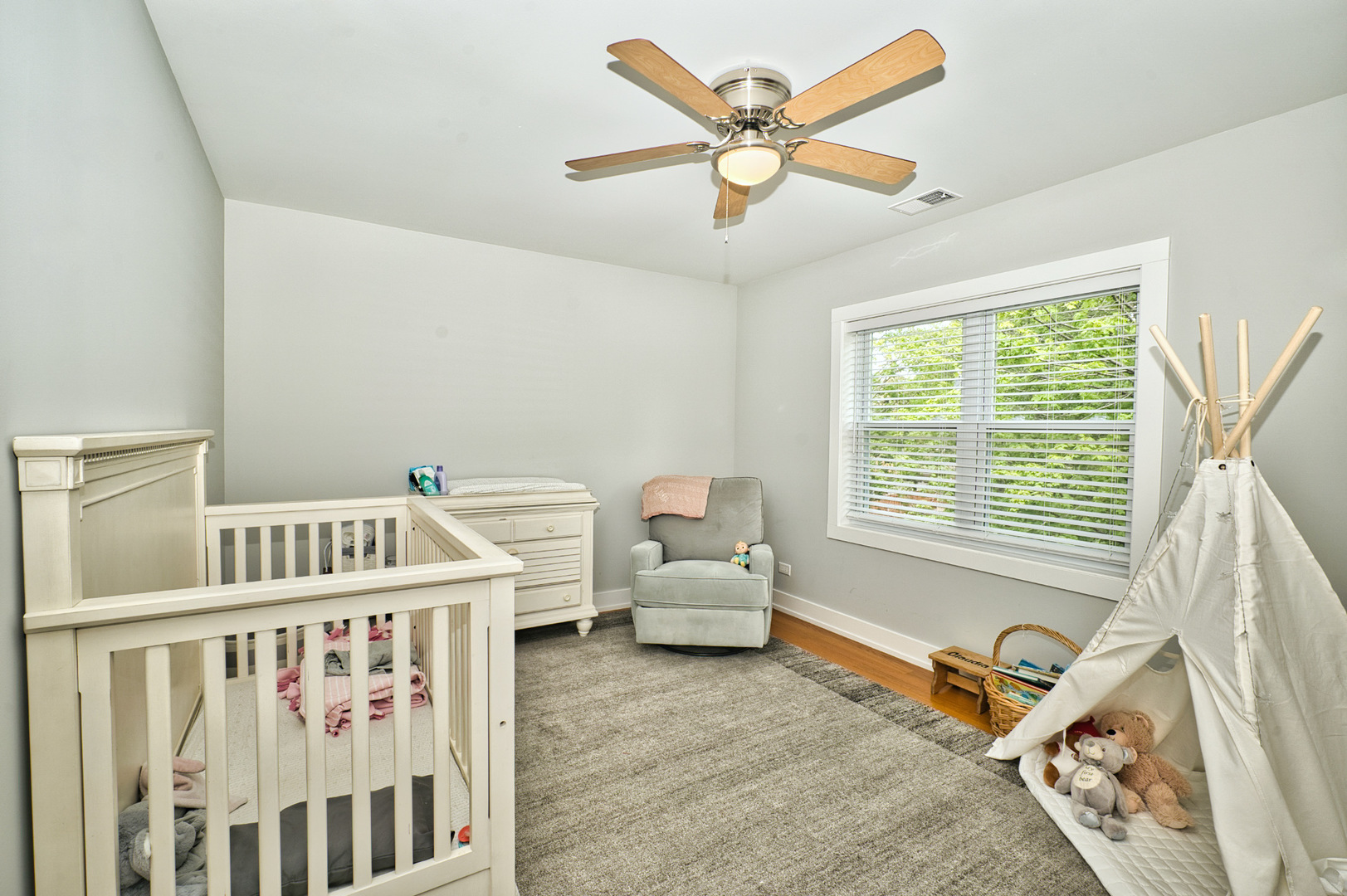 643 Oriole Avenue Park Ridge, IL 60068 - Photo 24 of 31 a bedroom with furniture and windows