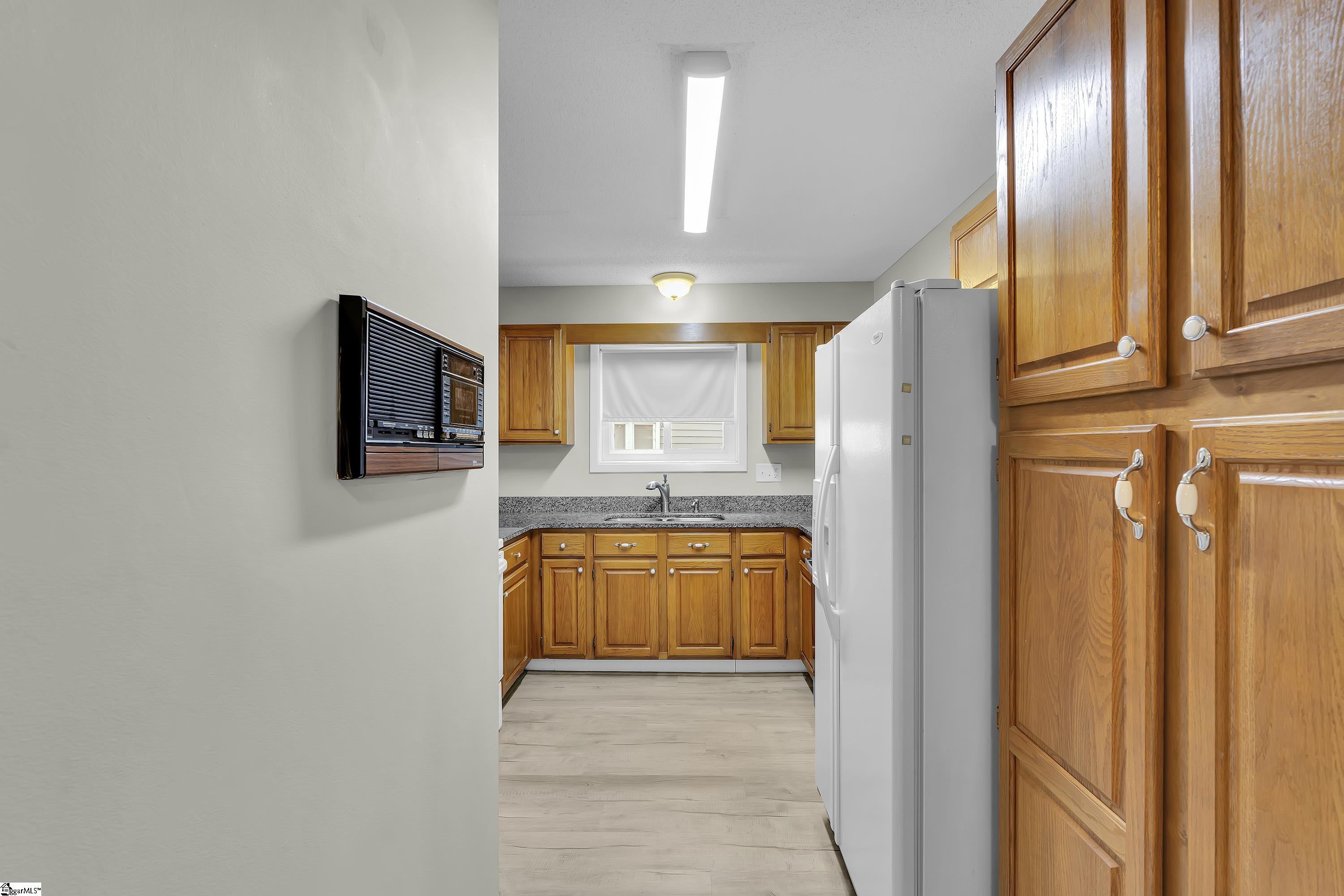 405 Northlake Drive Anderson, SC 29625 - Photo 9 of 35