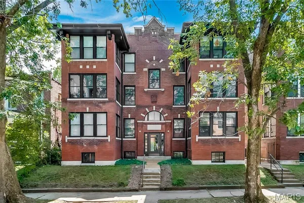 $1,199,000 | 4166 Russell Boulevard, St. Louis, MO 63110