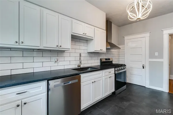 $1,199,000 | 4166 Russell Boulevard, St. Louis, MO 63110