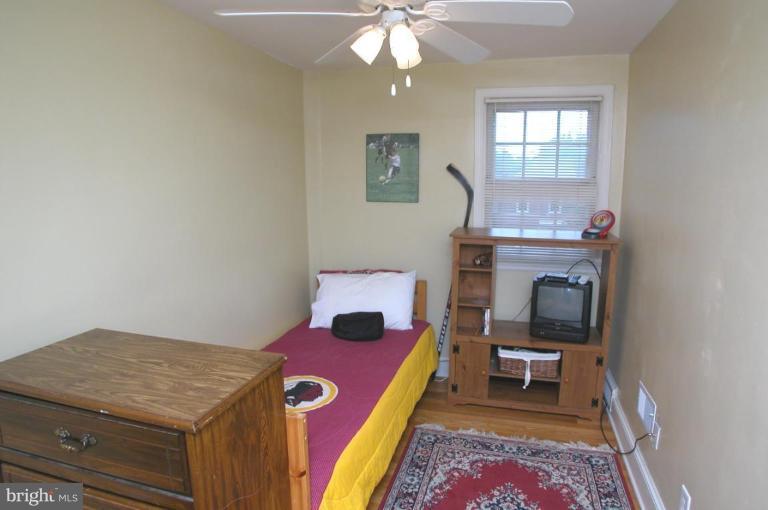 130 Murdock Road Baltimore, MD 21212 - Photo 14 of 16 a room with a stove and a chair