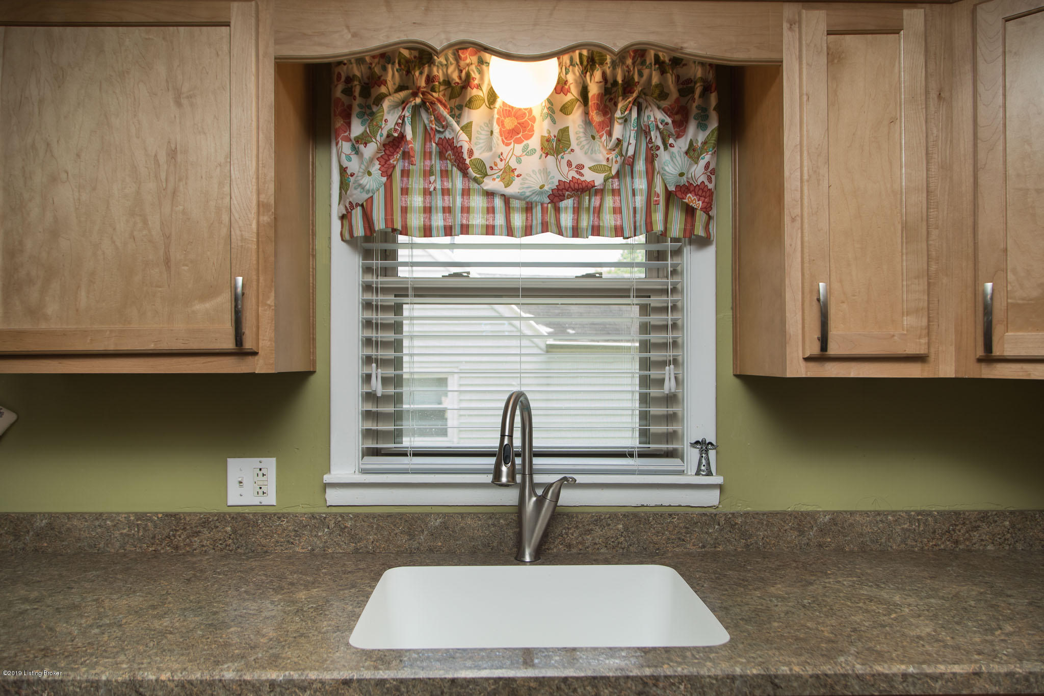 5402 Maryman Road Louisville, KY 40258 - Photo 13 of 40 5402MarymanRd013