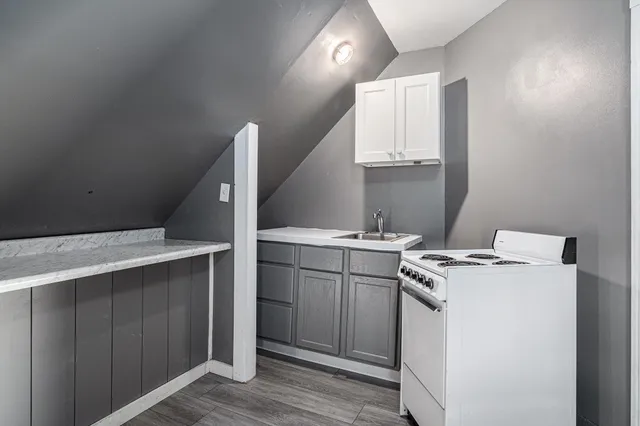 $215,000 | 1040 Madison Avenue Southeast, Grand Rapids, MI 49507