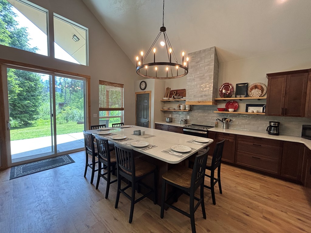 32 Shay Road Cascade, ID 83611 - Photo 12 of 40 Dining area or breakfast bar