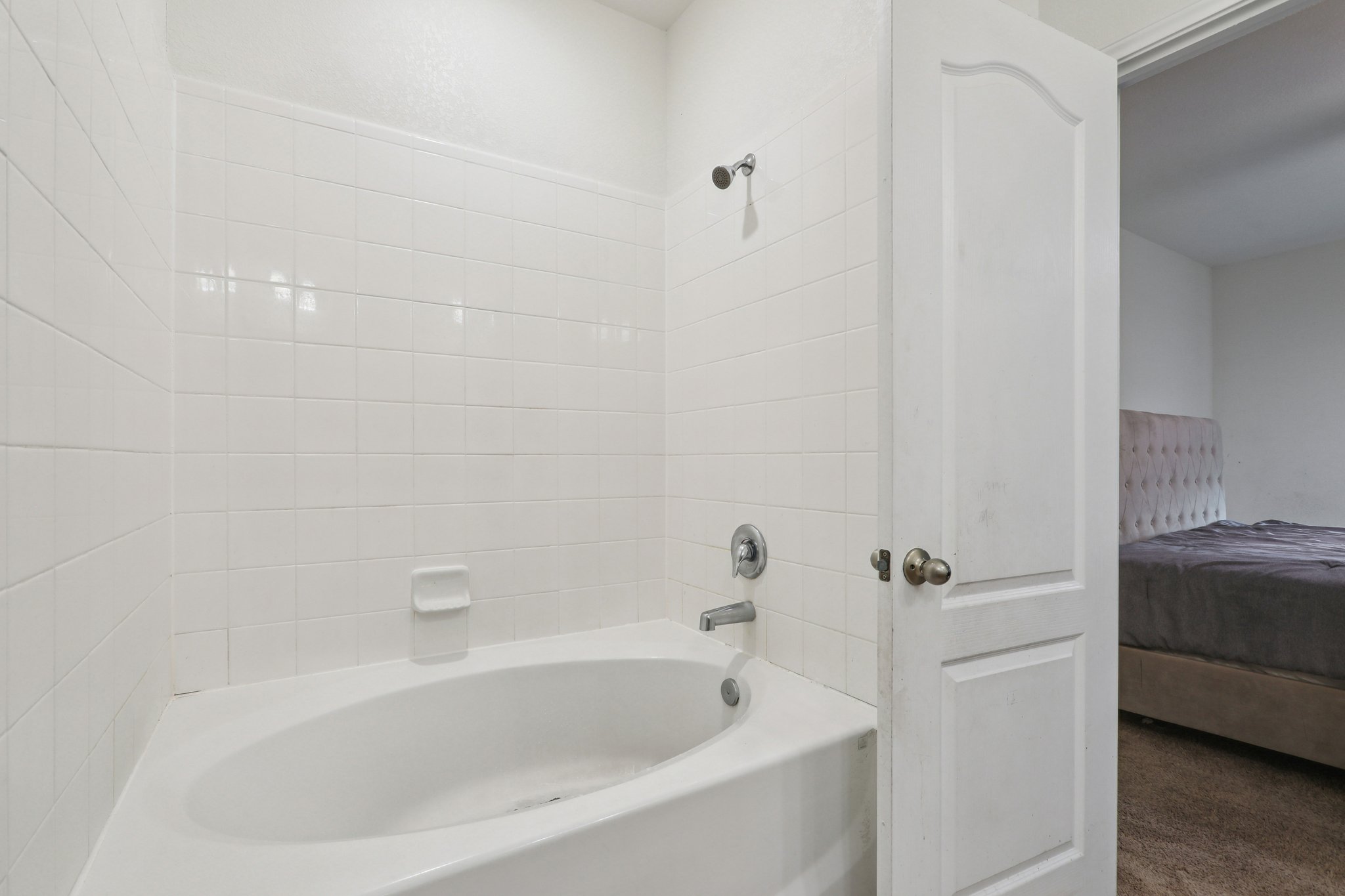 13817 Eleanor Roosevelt Street Manor, TX 78653 - Photo 29 of 35 a white bath tub sitting next to a white sink