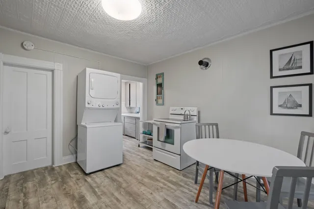 $2,200 | 526 Hevey Street, Unit 2, Manchester, NH 03102