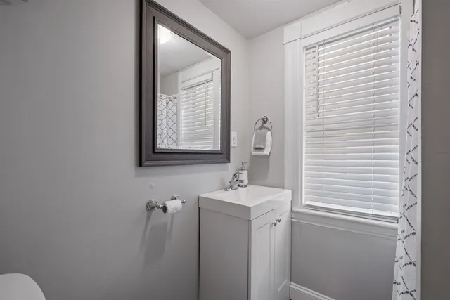 $2,200 | 526 Hevey Street, Unit 2, Manchester, NH 03102